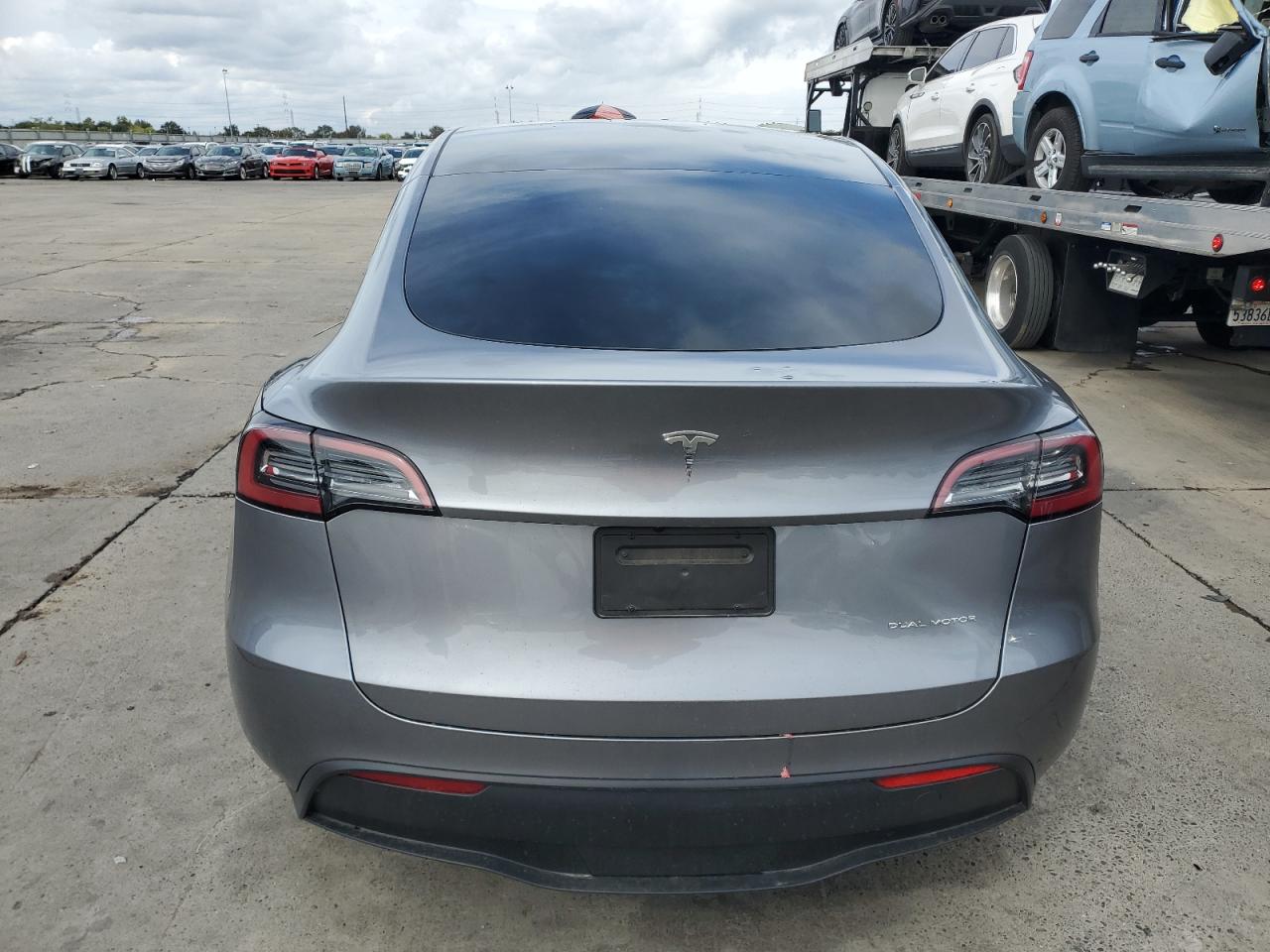 2024 Tesla Model Y VIN: 7SAYGAEE4RF154723 Lot: 81998125