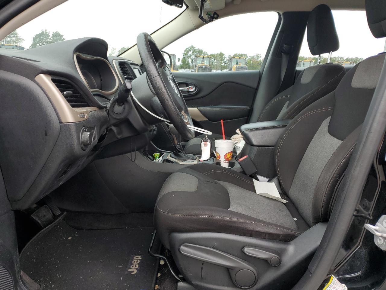 2017 Jeep Cherokee Sport VIN: 1C4PJLAS2HD236053 Lot: 82418975