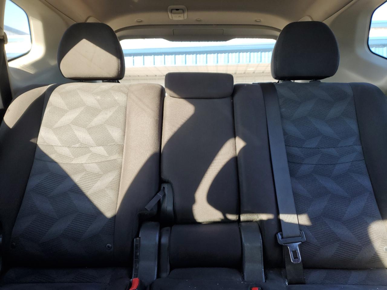 2015 Nissan Rogue S VIN: KNMAT2MV8FP516734 Lot: 82310315