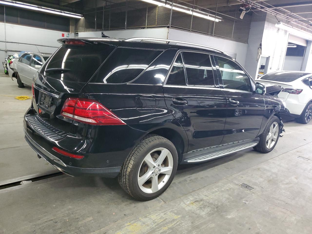 Фото: 4JGDA5HB8HA863499