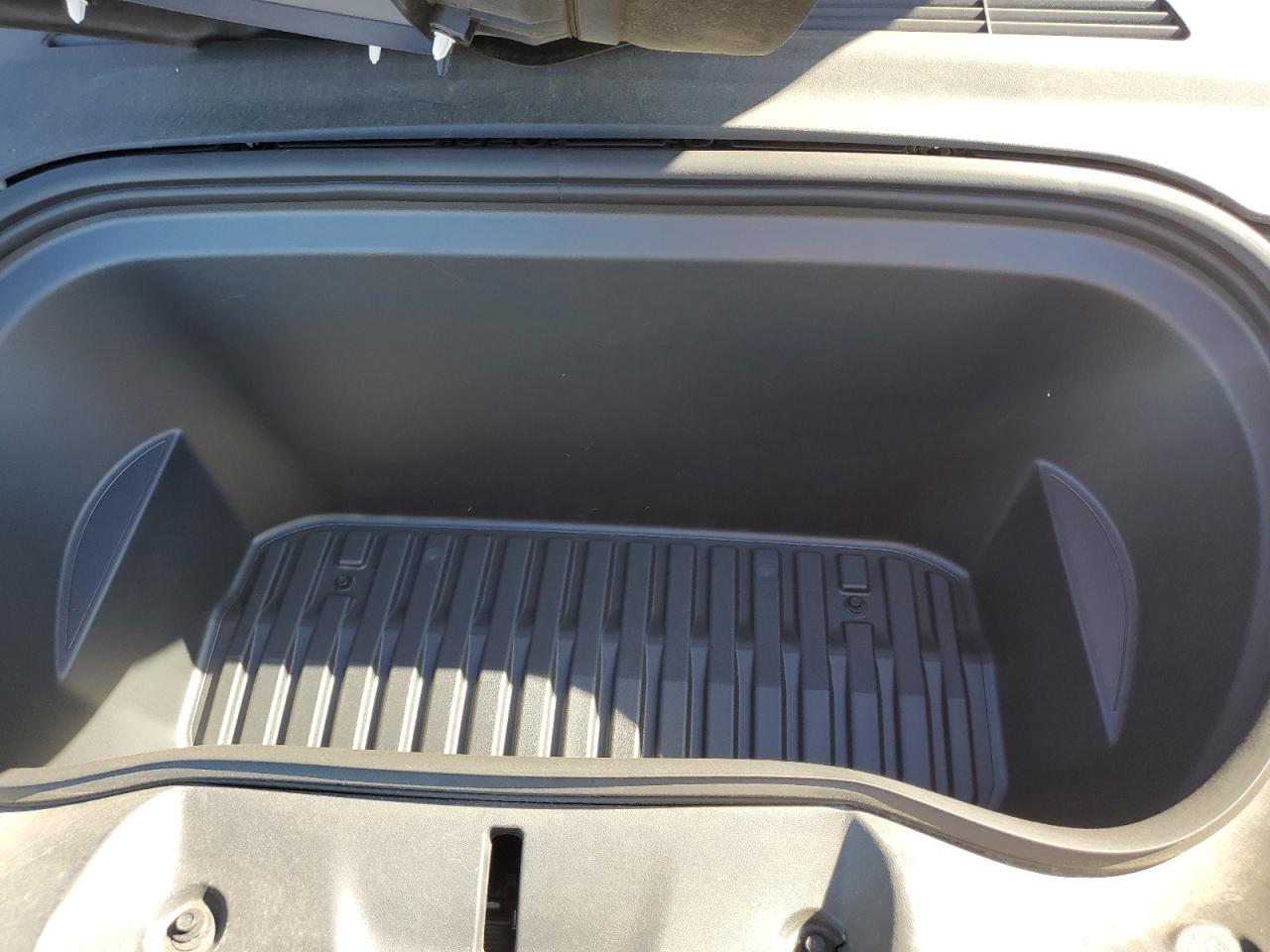 2024 Tesla Model Y VIN: 7SAYGDEE8RA277388 Lot: 81864655