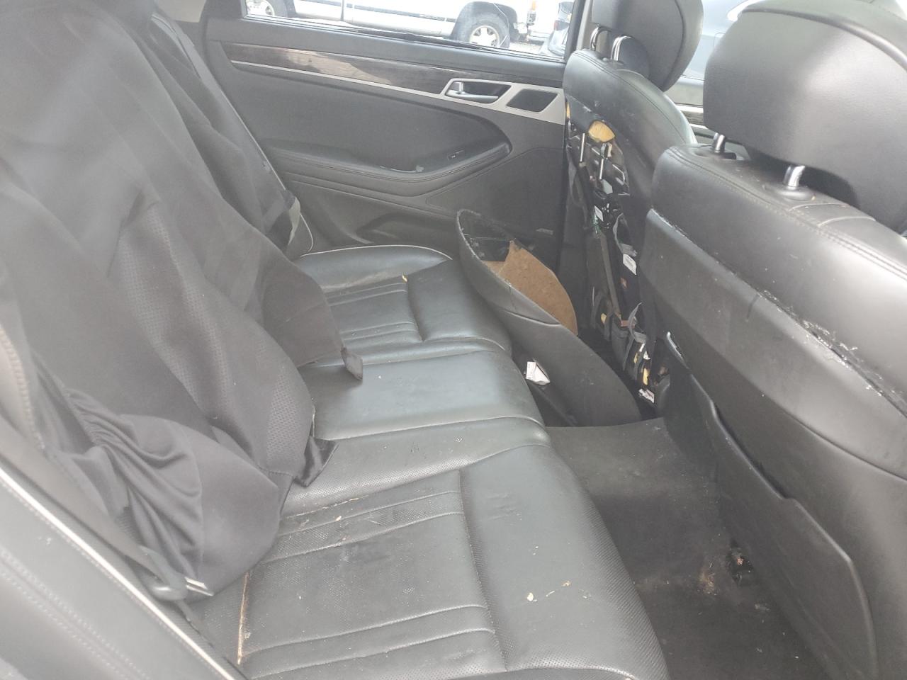 2015 Hyundai Genesis 3.8L VIN: KMHGN4JE7FU033382 Lot: 82290205