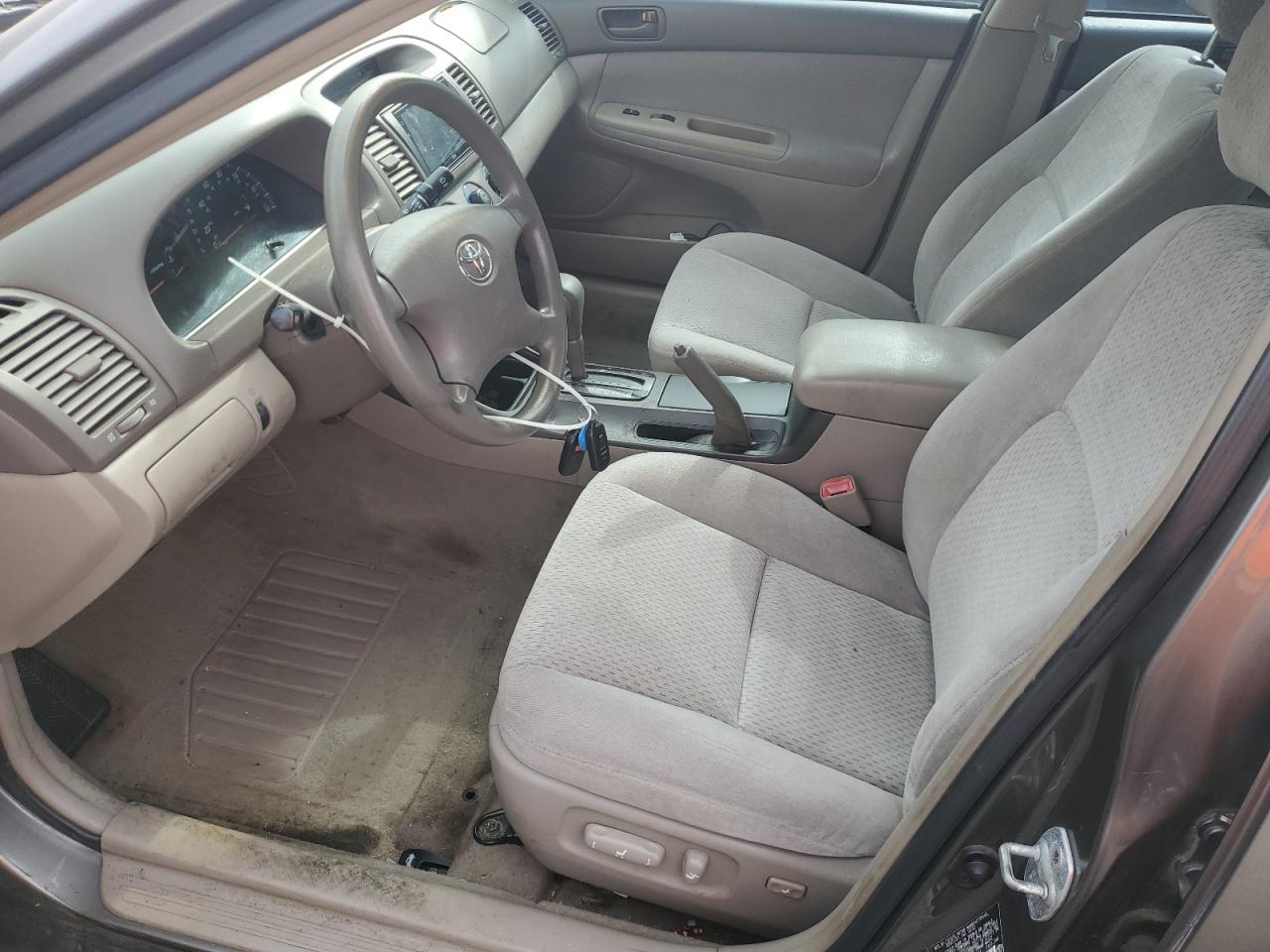 2004 Toyota Camry Le VIN: 4T1BE32K14U806921 Lot: 81513565