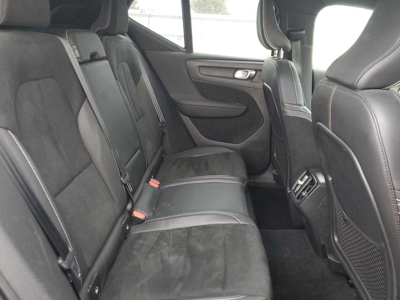 2020 Volvo Xc40 T5 R-Design VIN: YV4162UM6L2336690 Lot: 89856315