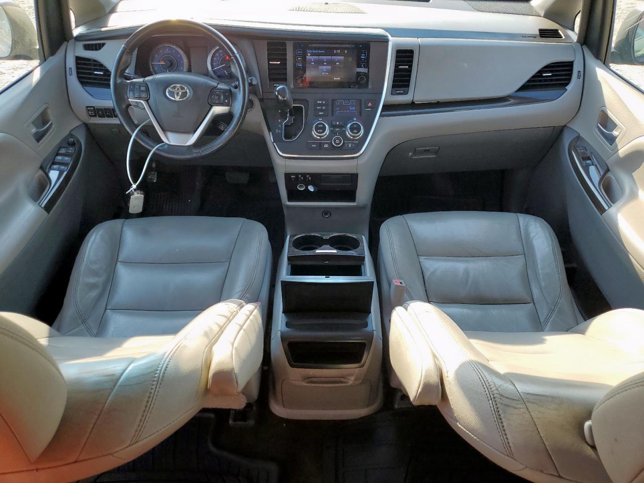 2017 Toyota Sienna Xle VIN: 5TDYZ3DC5HS802745 Lot: 85313025