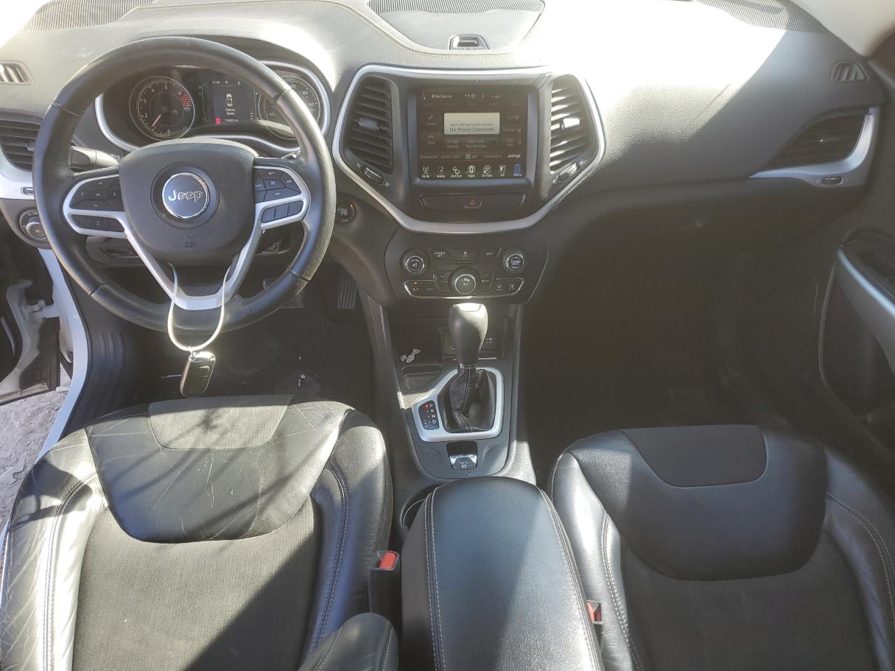 2018 Jeep Cherokee Latitude Plus VIN: 1C4PJLLB8JD518586 Lot: 82608265