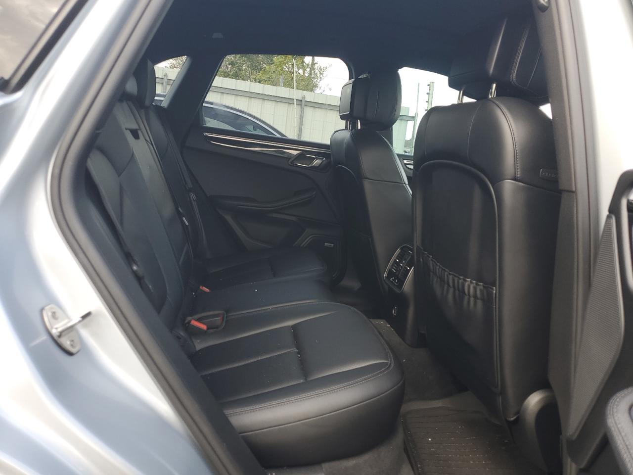 2017 Porsche Macan VIN: WP1AA2A58HLB06633 Lot: 81952695