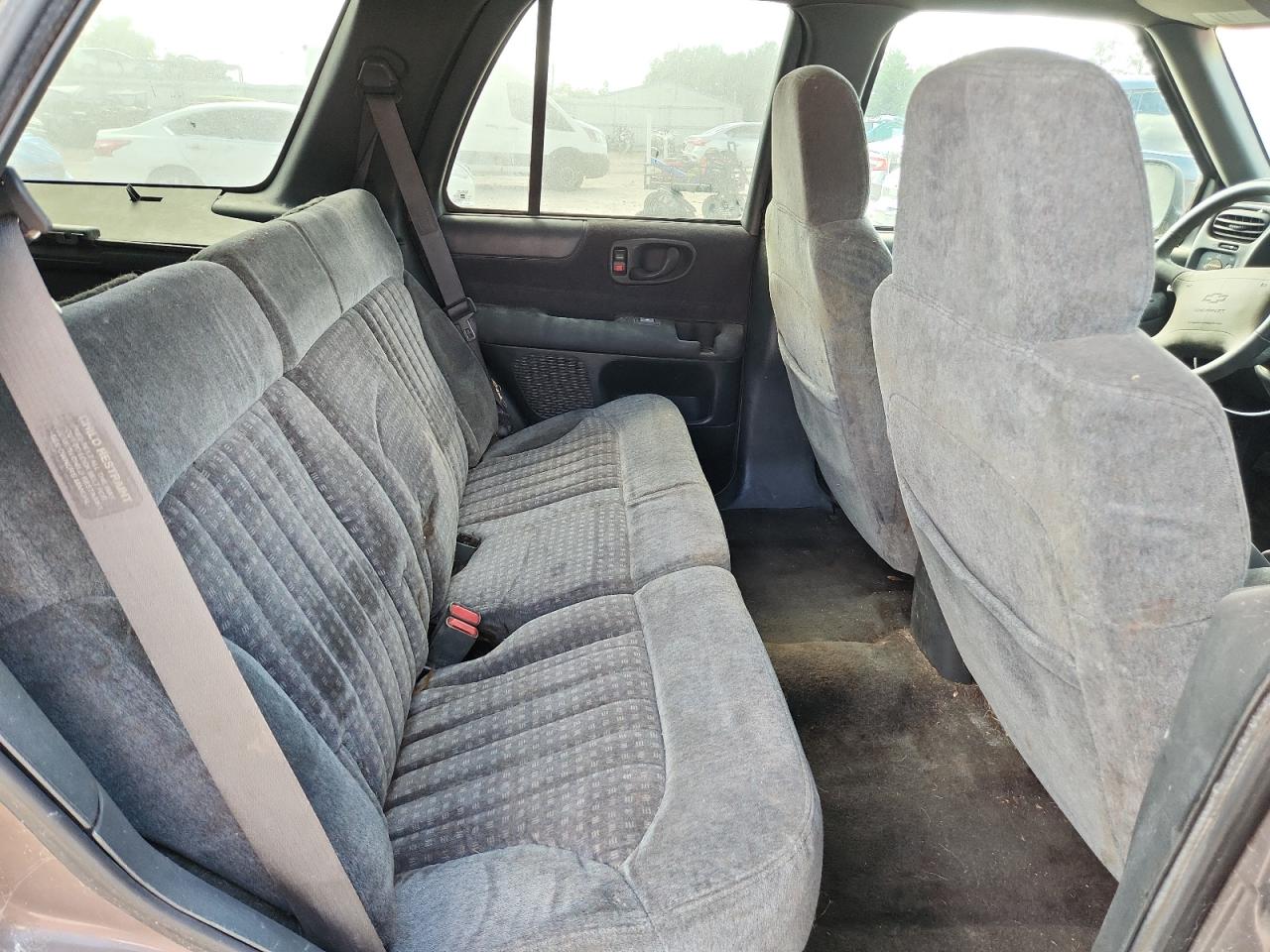 1998 Chevrolet Blazer VIN: 1GNDT13WXW2235069 Lot: 85642805