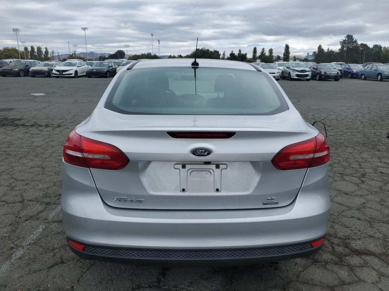 2018 Ford Focus Se VIN: 1FADP3FE4JL304455 Lot: 84470675