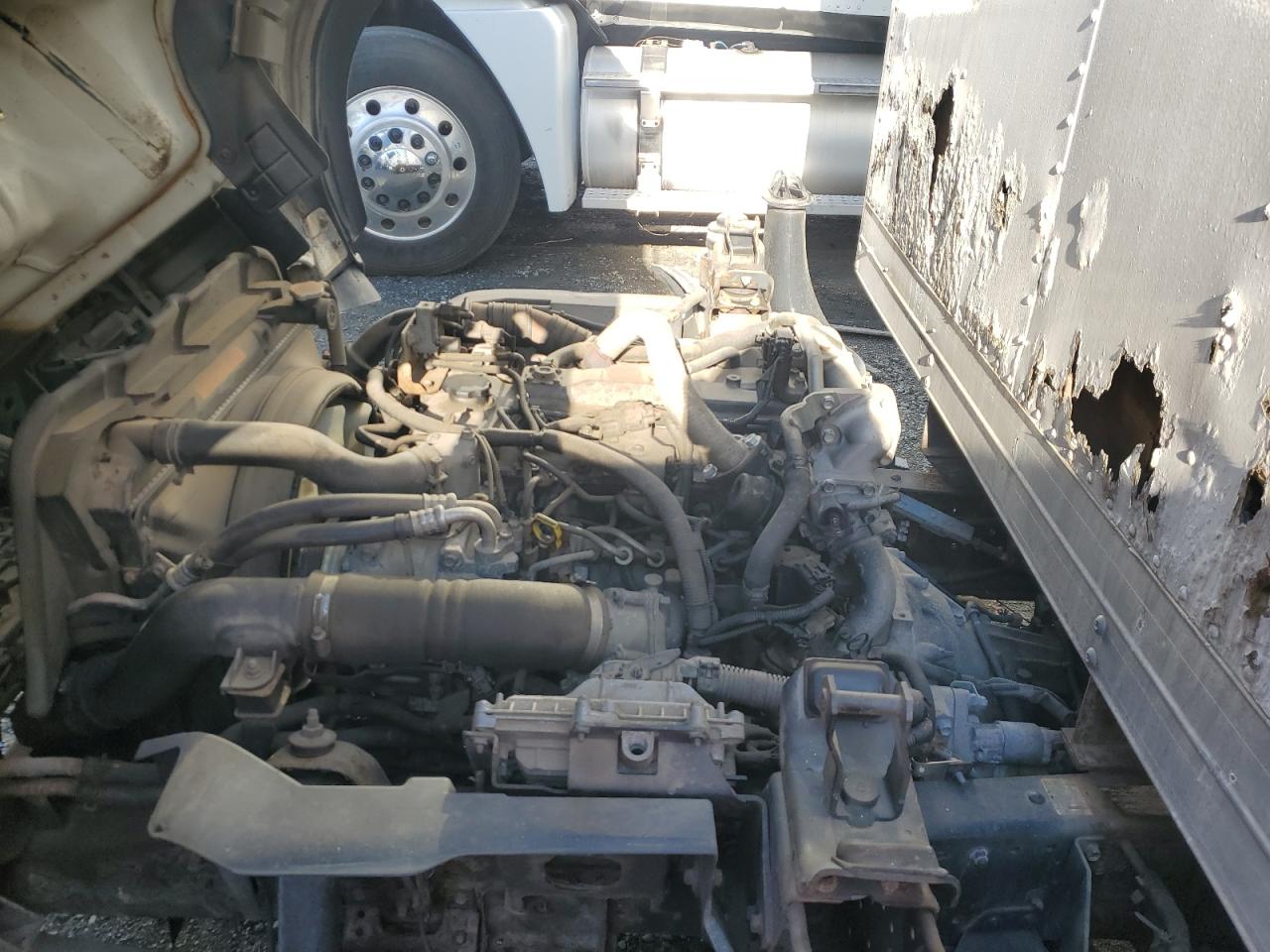 2011 Isuzu Npr Hd Box Truck VIN: JALB4W172B7400338 Lot: 85153575