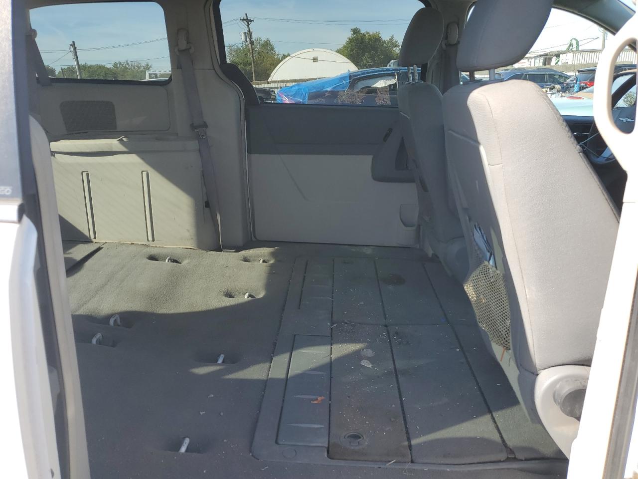 2010 Chrysler Town & Country Lx VIN: 2A4RR4DE1AR241240 Lot: 84905415