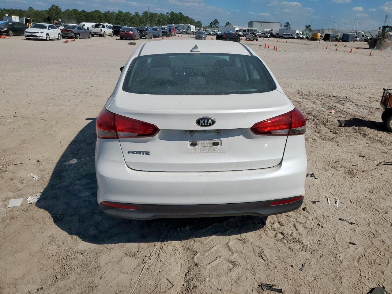 2018 Kia Forte Lx VIN: 3KPFL4A73JE245596 Lot: 86475195