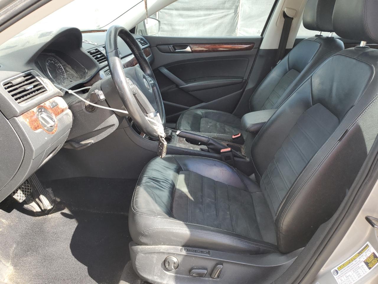 2013 Volkswagen Passat Sel VIN: 1VWCH7A39DC056768 Lot: 82265965