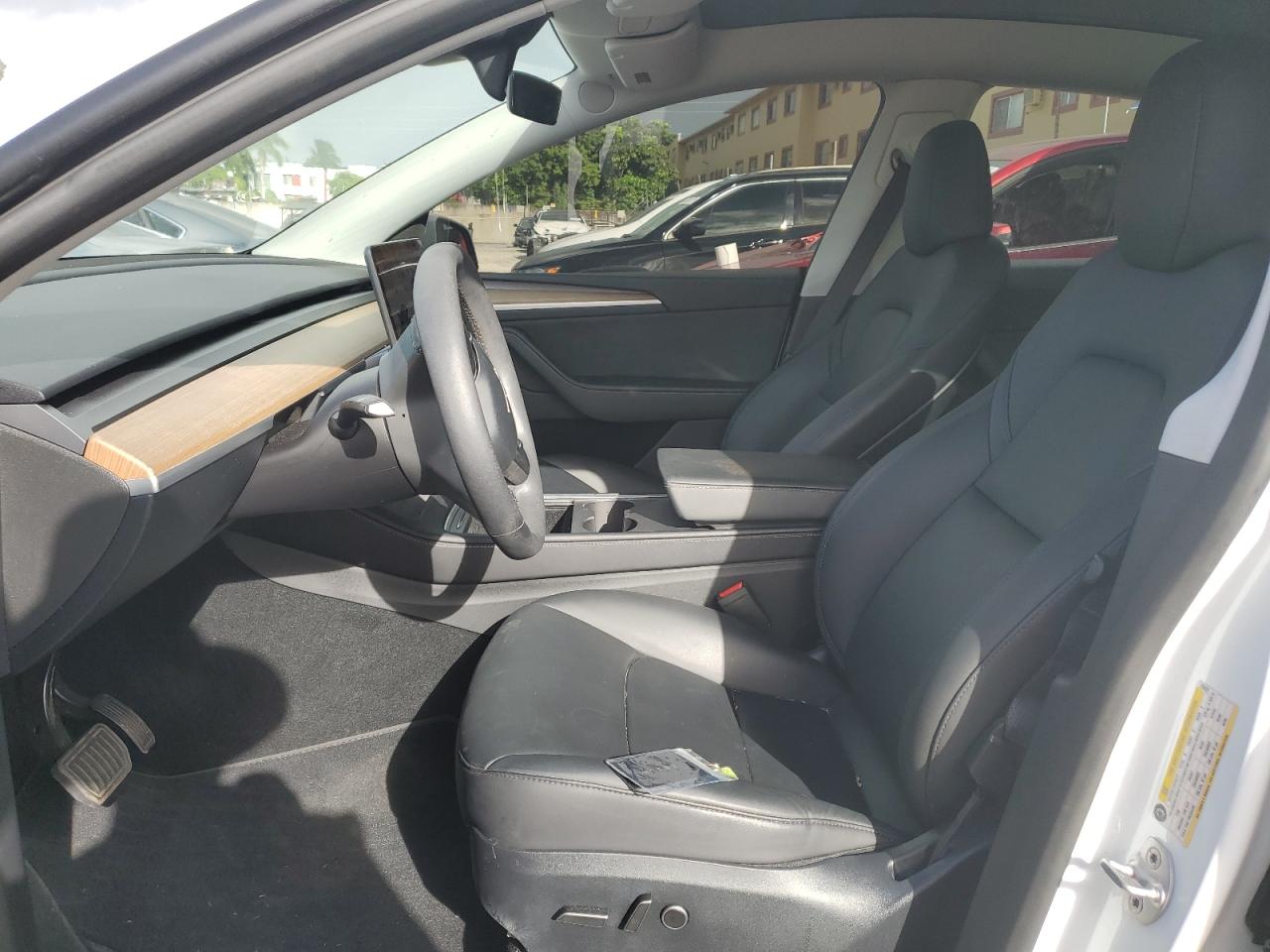 2024 Tesla Model Y VIN: 7SAYGDEE8RA235531 Lot: 84425055