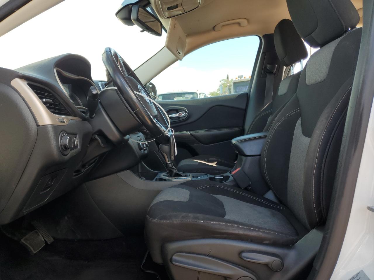 2017 Jeep Cherokee Sport VIN: 1C4PJLAS2HW558924 Lot: 81974755