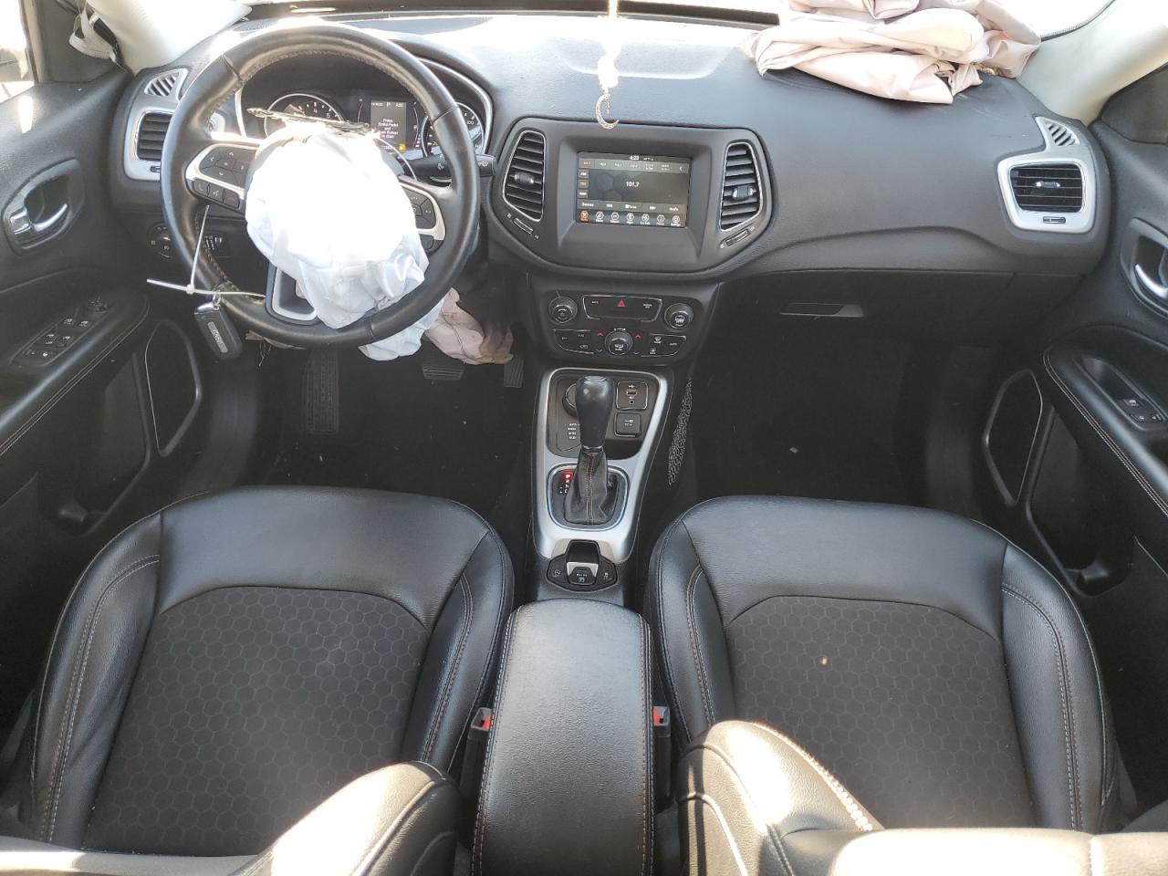 2019 Jeep Compass Latitude VIN: 3C4NJDBB9KT813951 Lot: 82427025