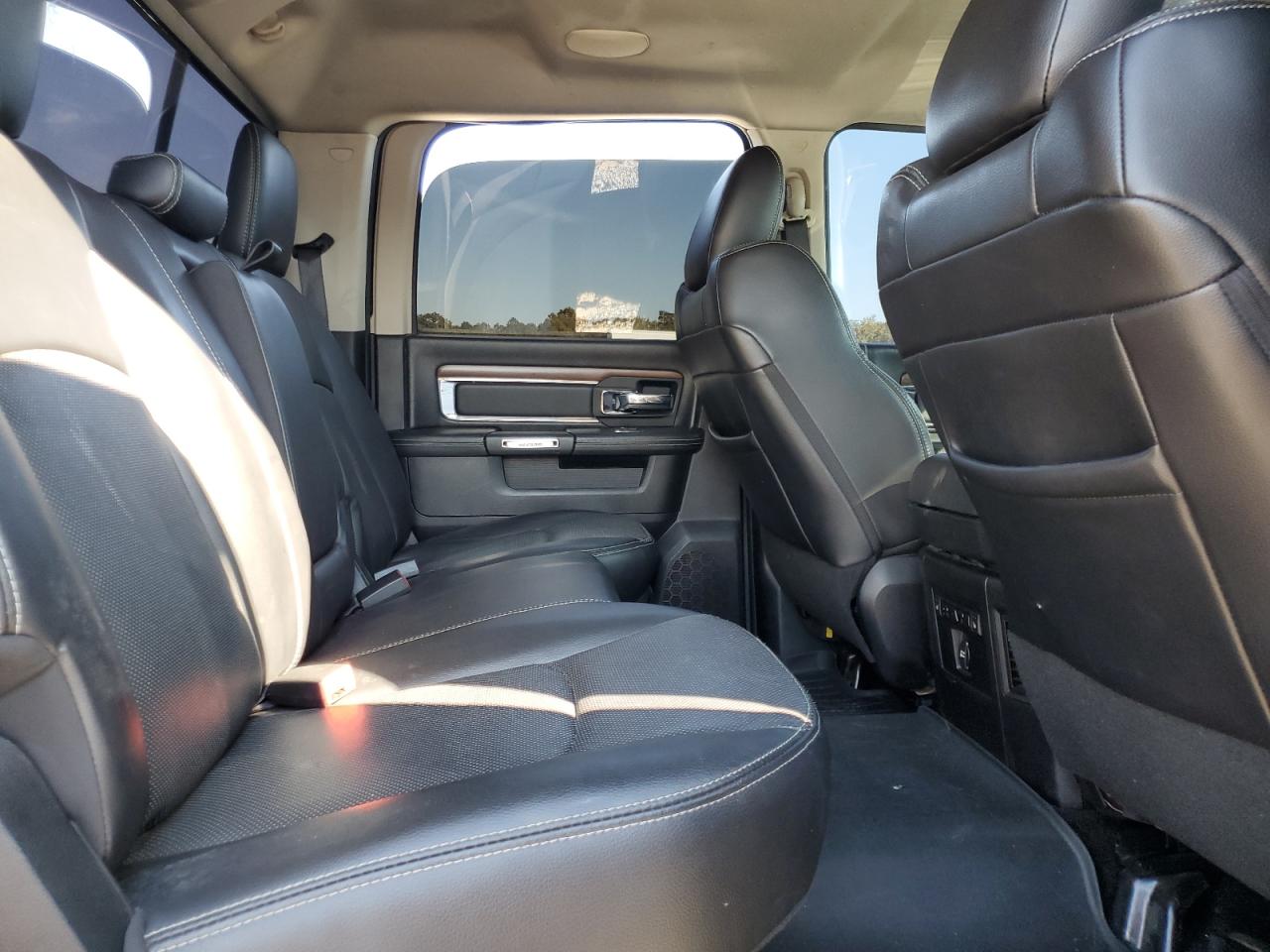 2016 Ram 2500 Laramie VIN: 3C6UR5FL8GG160176 Lot: 81948985