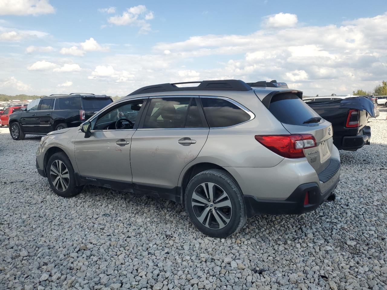 SUBARU OUTBACK 2018 4S4BSANC6J3224669 Photo 2