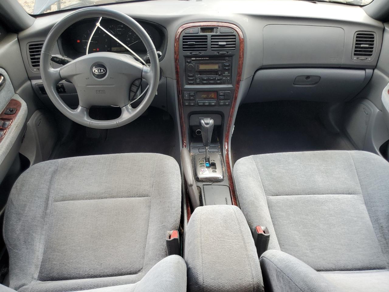 2004 Kia Optima Lx VIN: KNAGD126845305648 Lot: 84982295