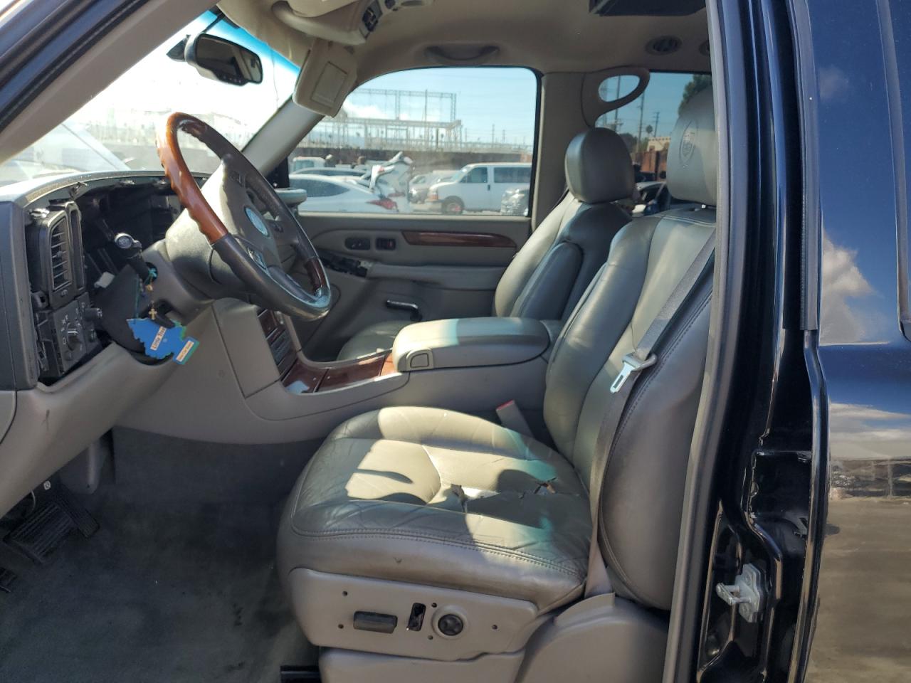 2005 Cadillac Escalade Luxury VIN: 1GYEC63TX5R104112 Lot: 82247675