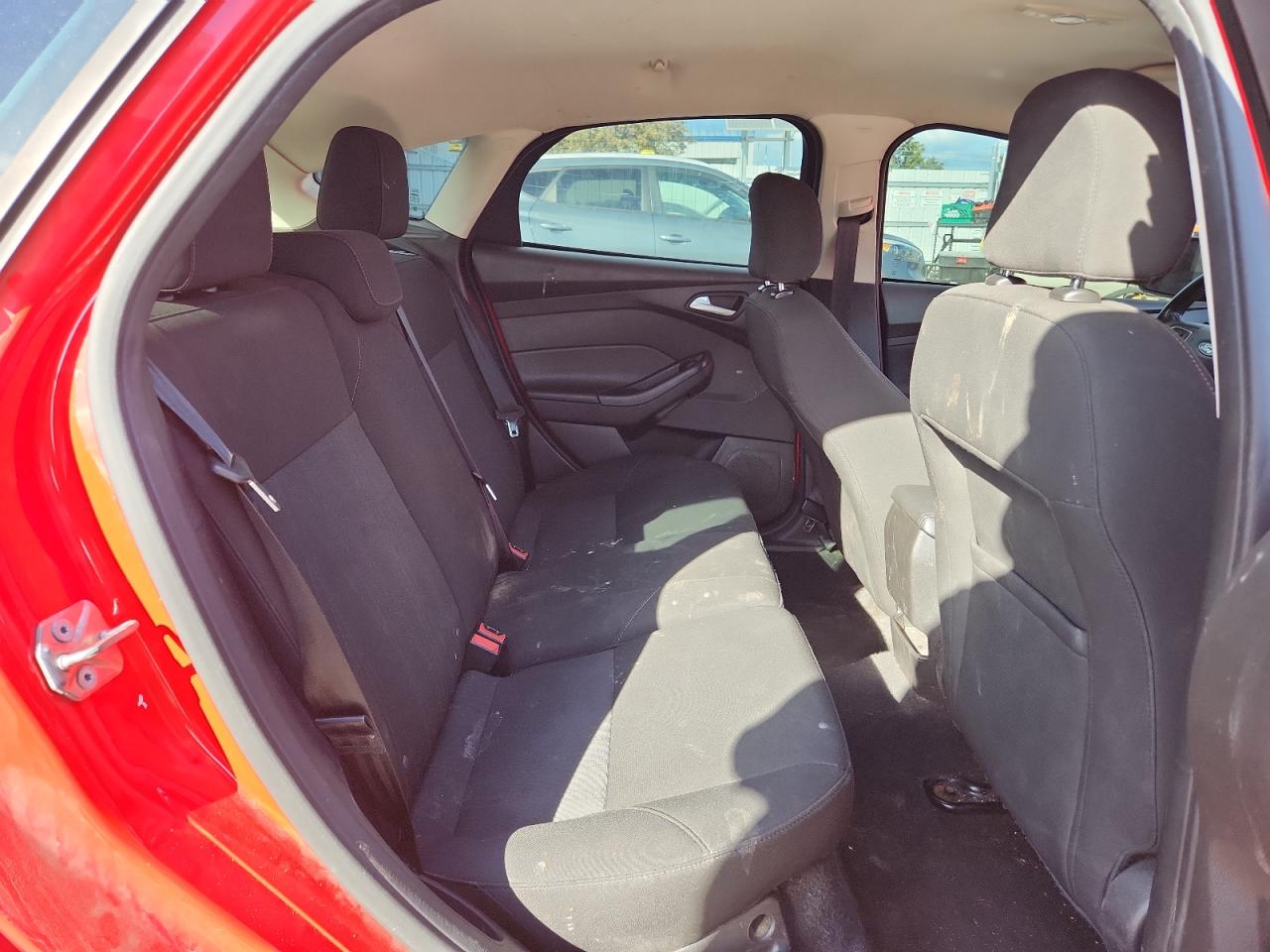 2016 Ford Focus Se VIN: 1FADP3K27GL211112 Lot: 82421975