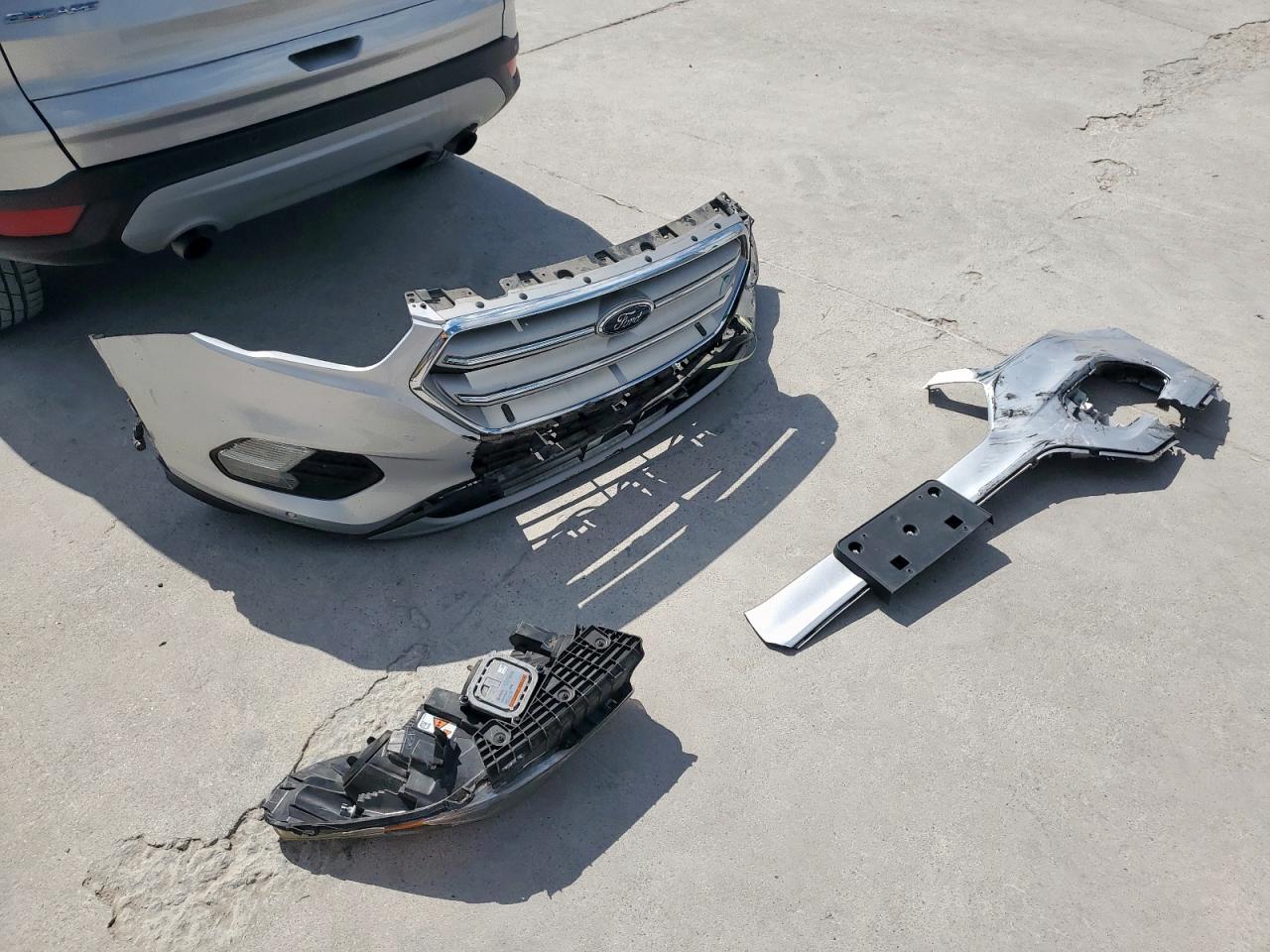 2018 Ford Escape Titanium VIN: 1FMCU0J98JUC05585 Lot: 84926945