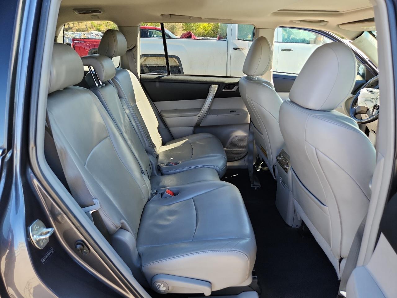 2013 Toyota Highlander Base VIN: 5TDBK3EH6DS237274 Lot: 84251495