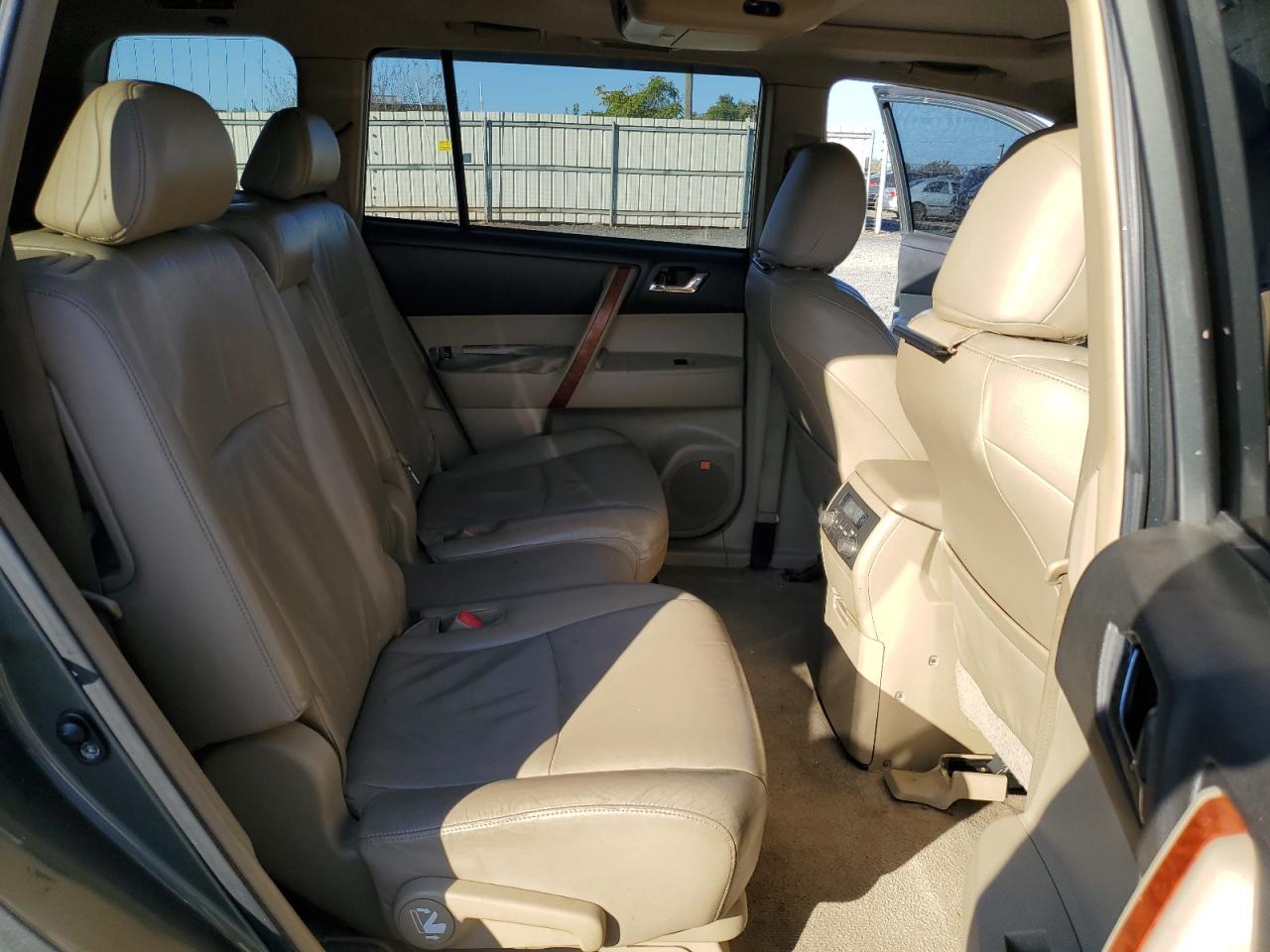 2008 Toyota Highlander Limited VIN: JTEES42A882047981 Lot: 82220895