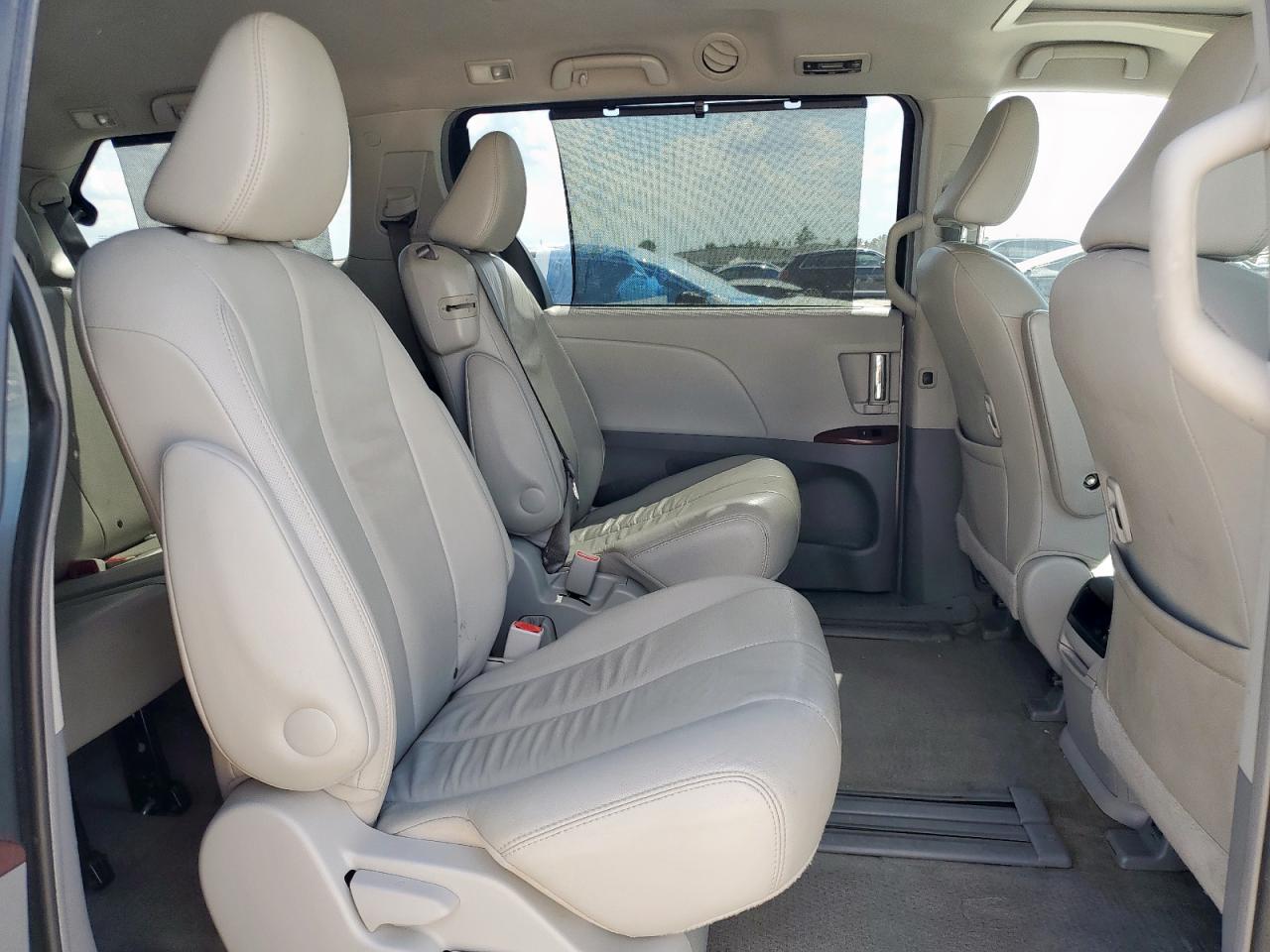 2013 Toyota Sienna Xle VIN: 5TDYK3DC4DS371233 Lot: 82282875