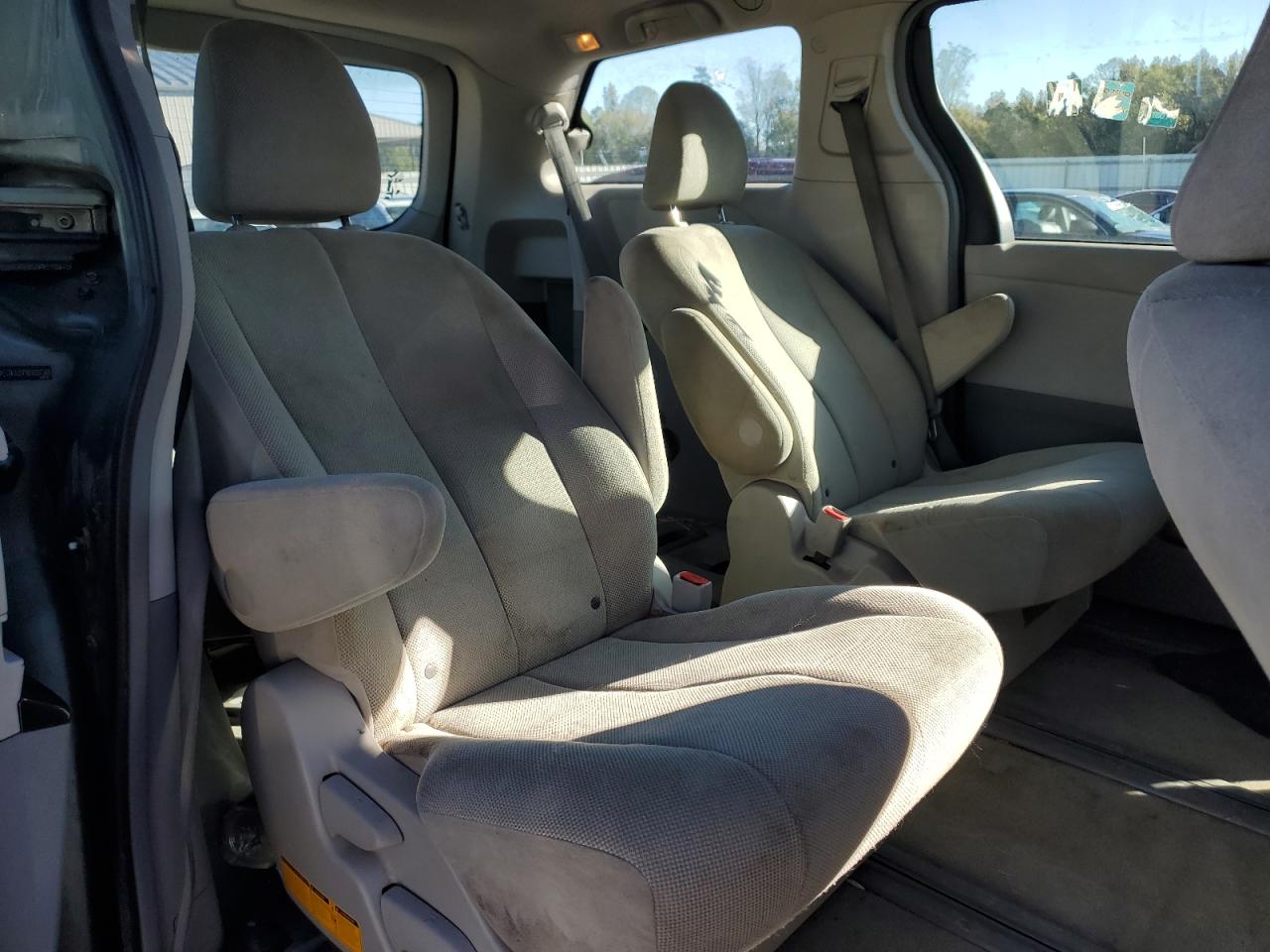 2011 Toyota Sienna Base VIN: 5TDKA3DC8BS007368 Lot: 82438315