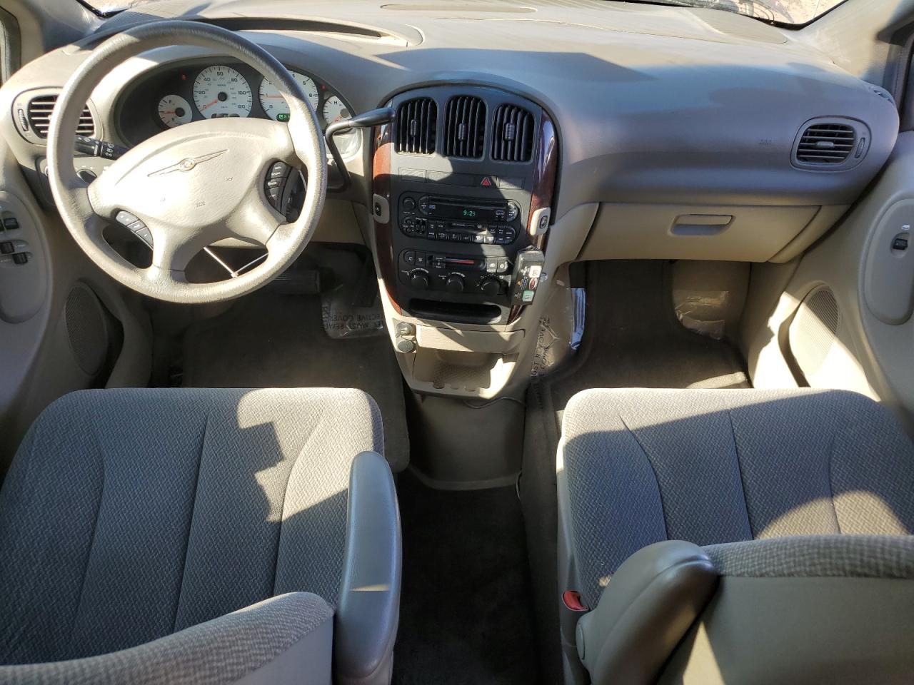 2004 Chrysler Town & Country Lx VIN: 2C4GP44R74R553914 Lot: 83952115