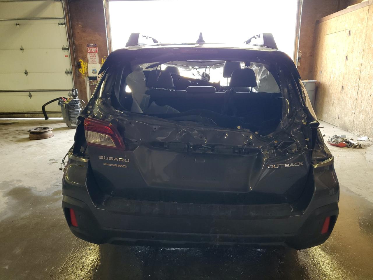 2018 Subaru Outback 2.5I Limited VIN: 4S4BSANCXJ3233231 Lot: 84298005