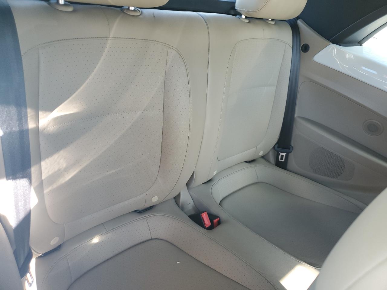 2015 Volkswagen Beetle 1.8T VIN: 3VW517AT8FM820561 Lot: 85744485