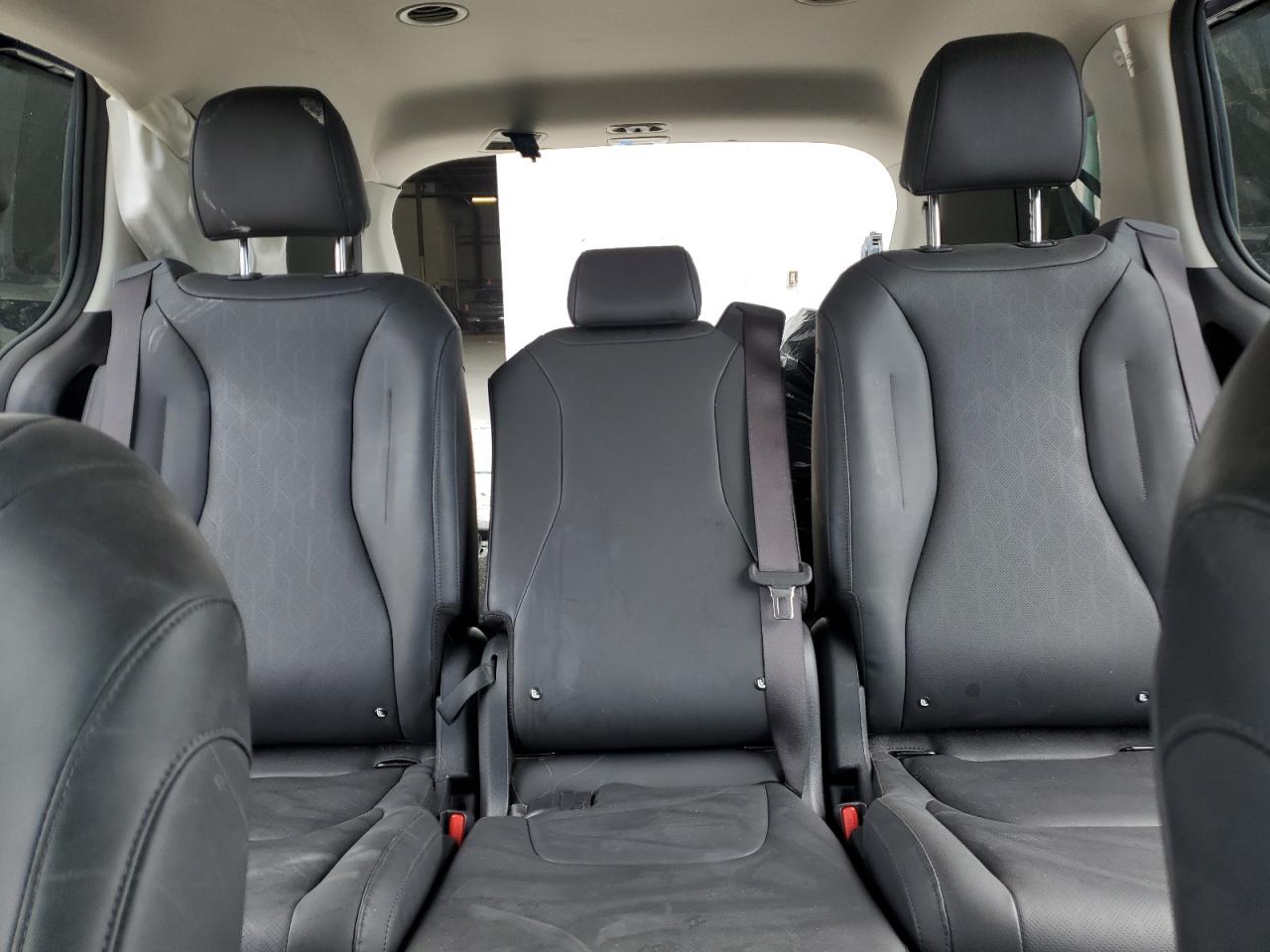 2024 Kia Carnival Lx VIN: KNDNB4H31R6440244 Lot: 81930885