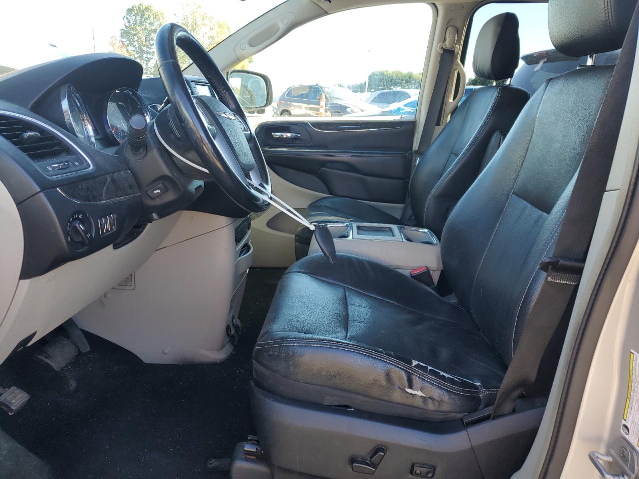 2011 Chrysler Town & Country Touring L VIN: 2A4RR8DG8BR784787 Lot: 82534955