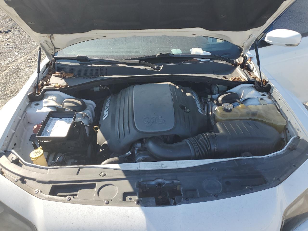 2015 Chrysler 300 S VIN: 2C3CCABT3FH736070 Lot: 82547255