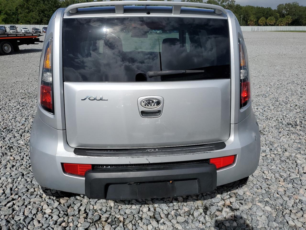 2010 Kia Soul + VIN: KNDJT2A21A7701985 Lot: 85848555