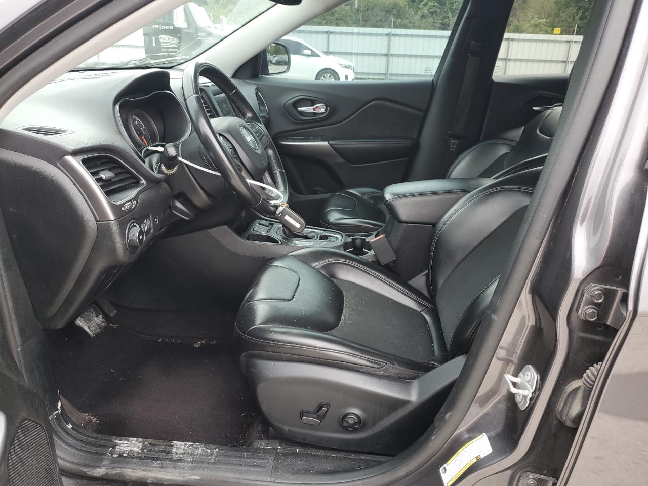 2019 Jeep Cherokee Latitude Plus VIN: 1C4PJLLB4KD176183 Lot: 85734395