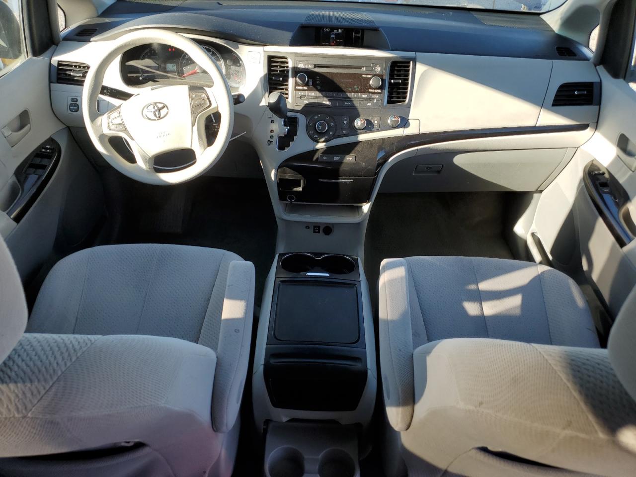 2012 Toyota Sienna Le VIN: 5TDKK3DC8CS221923 Lot: 85690445