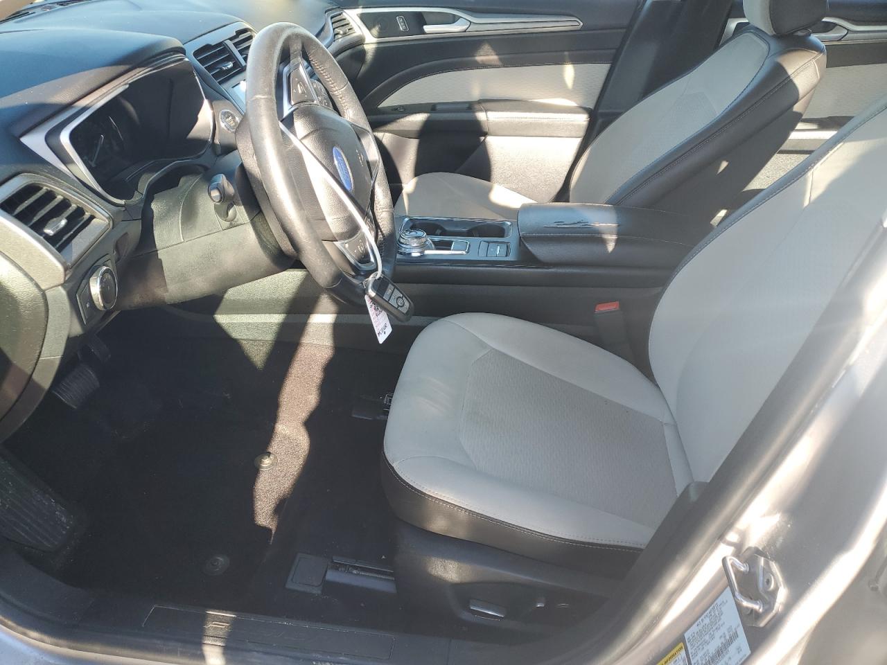 2020 Ford Fusion Se VIN: 3FA6P0HDXLR261031 Lot: 90236165