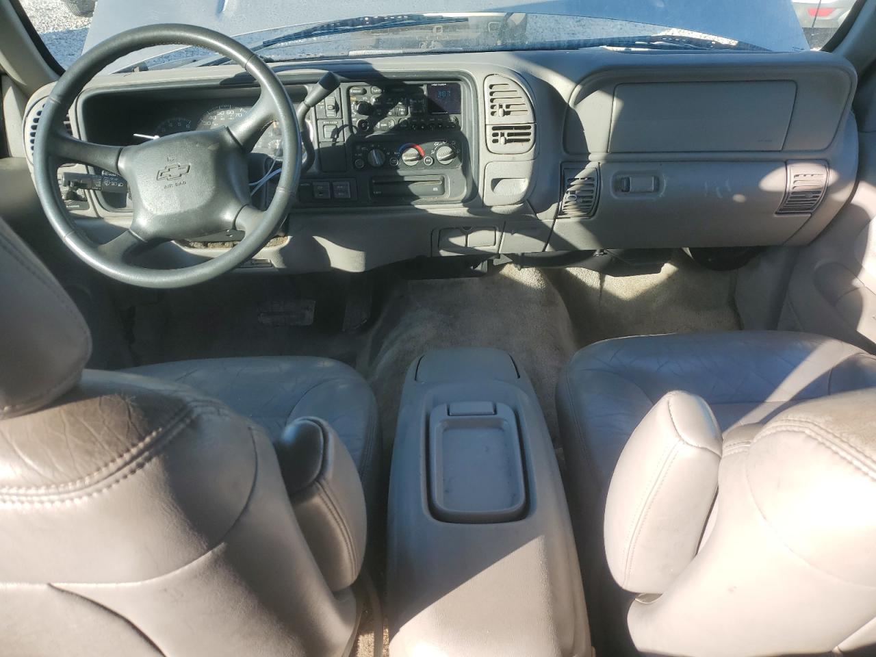 1999 Chevrolet Suburban K1500 VIN: 1GNFK16R0XJ498194 Lot: 90438125