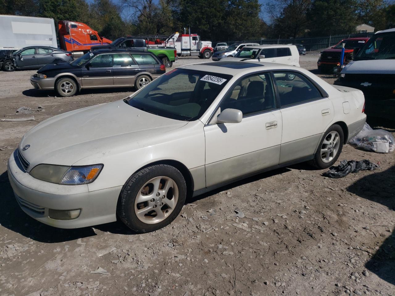 LEXUS ES300 2001. Lot# 89542295. VIN JT8BF28GX10332063. Photo 1
