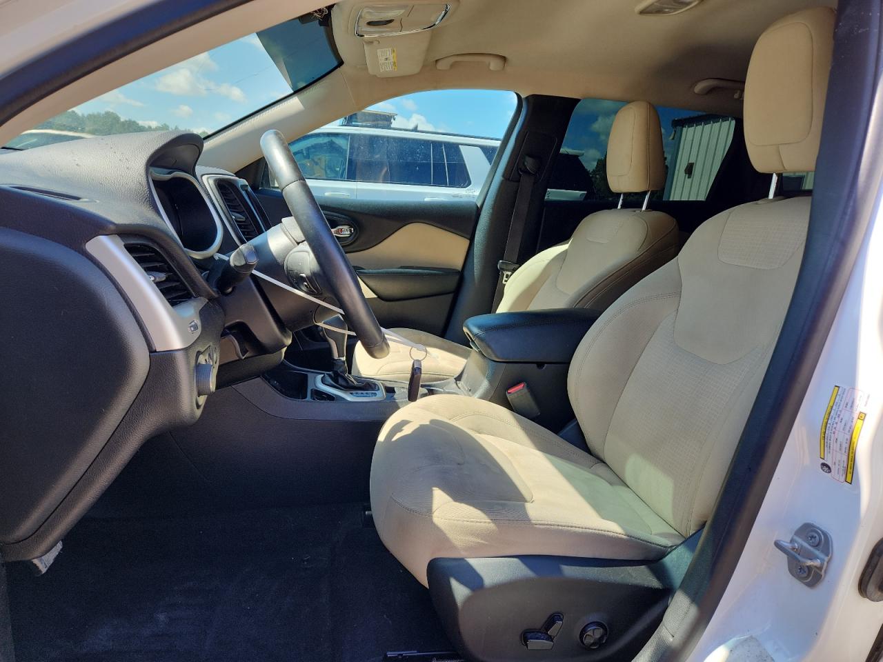 2017 Jeep Cherokee Latitude VIN: 1C4PJLCB0HW613982 Lot: 81673765