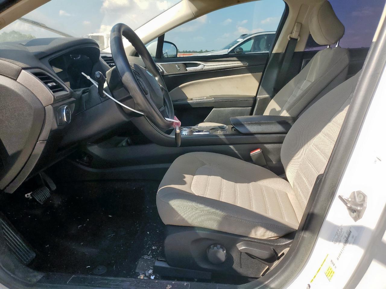 2020 Ford Fusion S VIN: 3FA6P0G70LR111019 Lot: 85198735