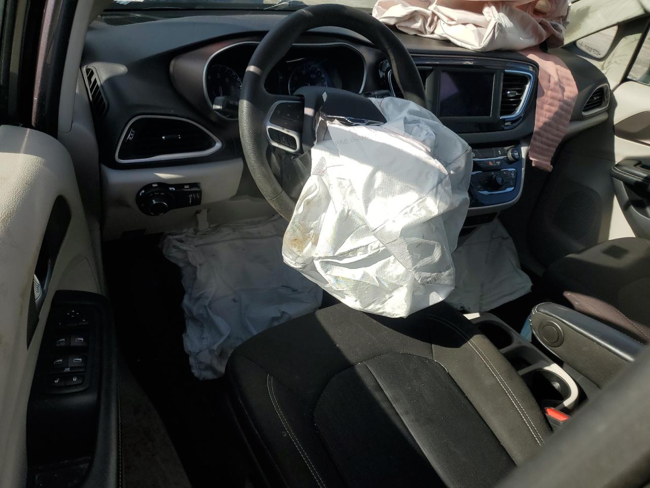 2020 Chrysler Voyager L VIN: 2C4RC1AG4LR232739 Lot: 90794835