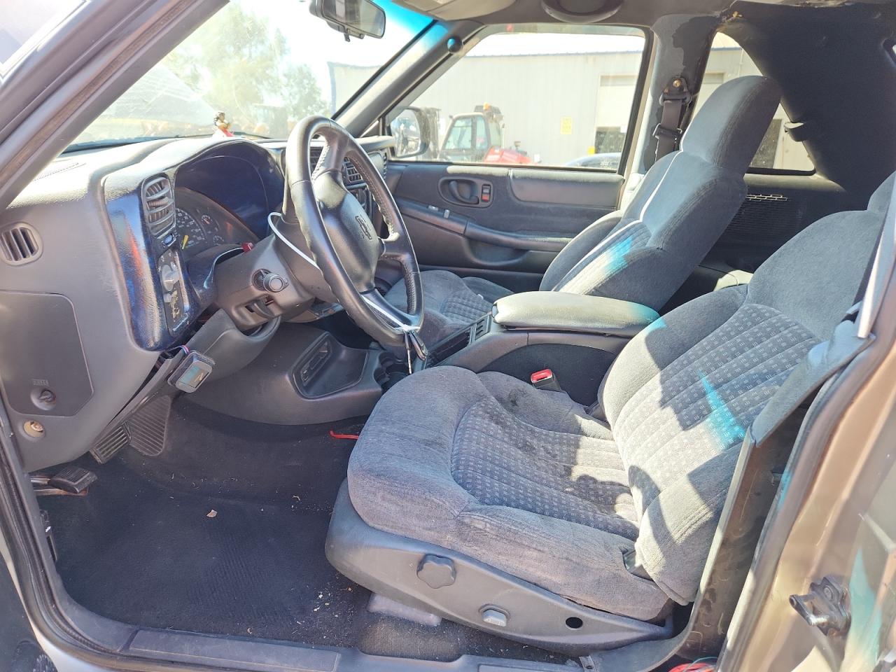 1999 Chevrolet Blazer VIN: 1GNCT18W4XK222940 Lot: 85301145