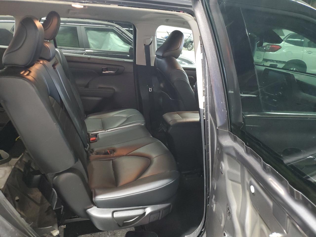 2022 Toyota Highlander Xle VIN: 5TDGZRBH2NS240716 Lot: 81997245