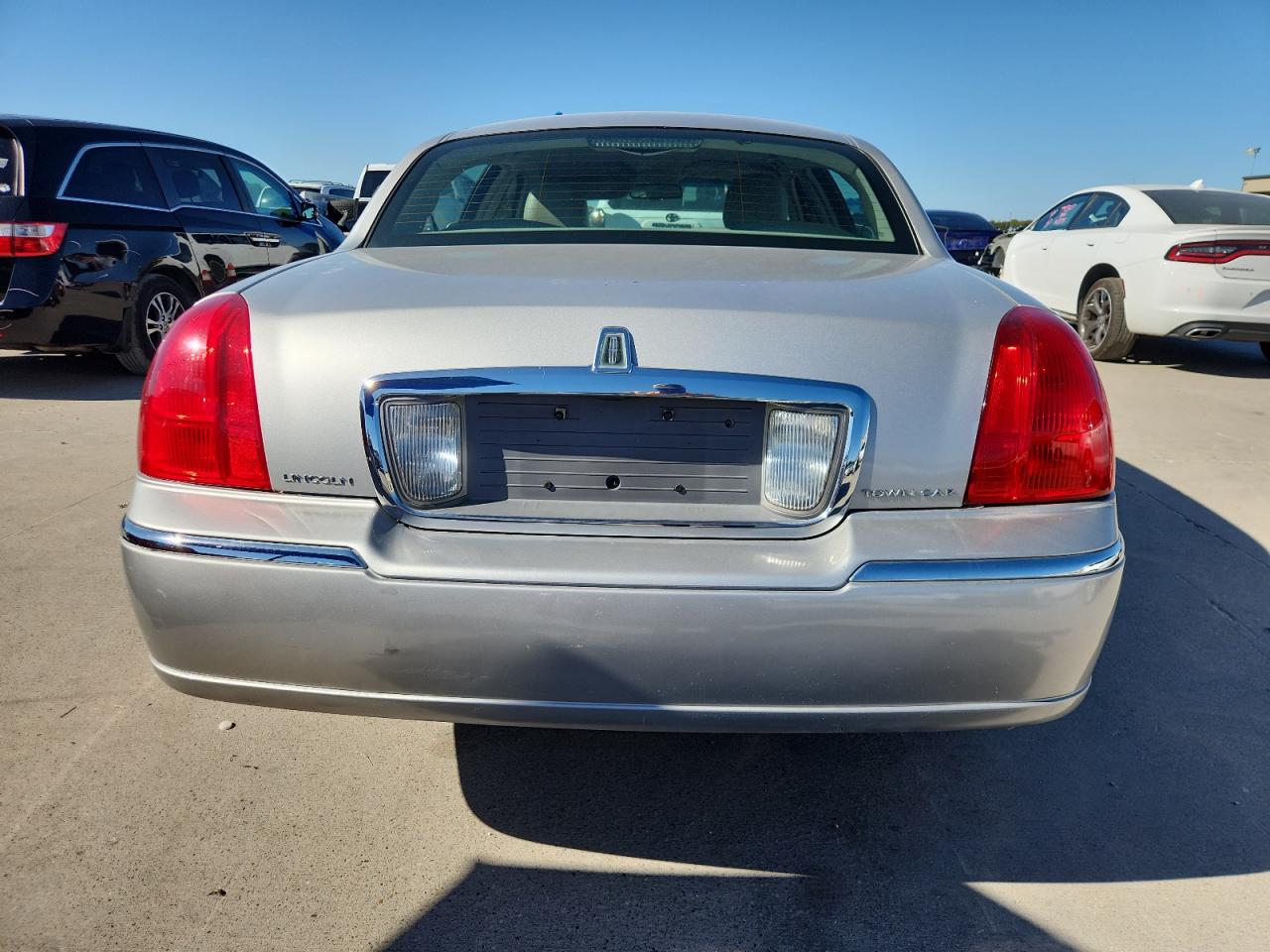 2007 Lincoln Town Car Signature VIN: 1LNHM81W57Y631150 Lot: 89562335