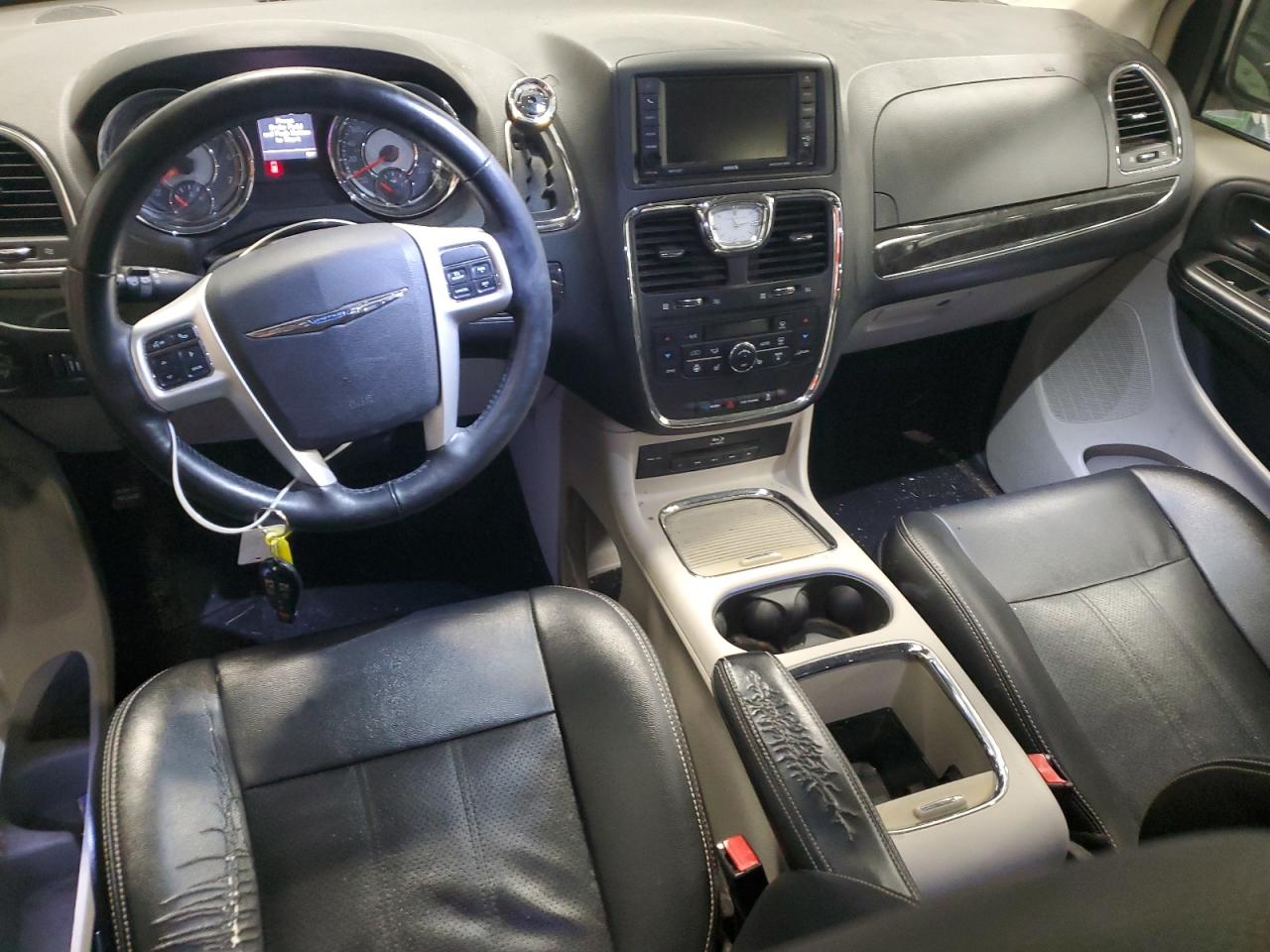 2016 Chrysler Town & Country Touring L VIN: 2C4RC1CGXGR285688 Lot: 82748405