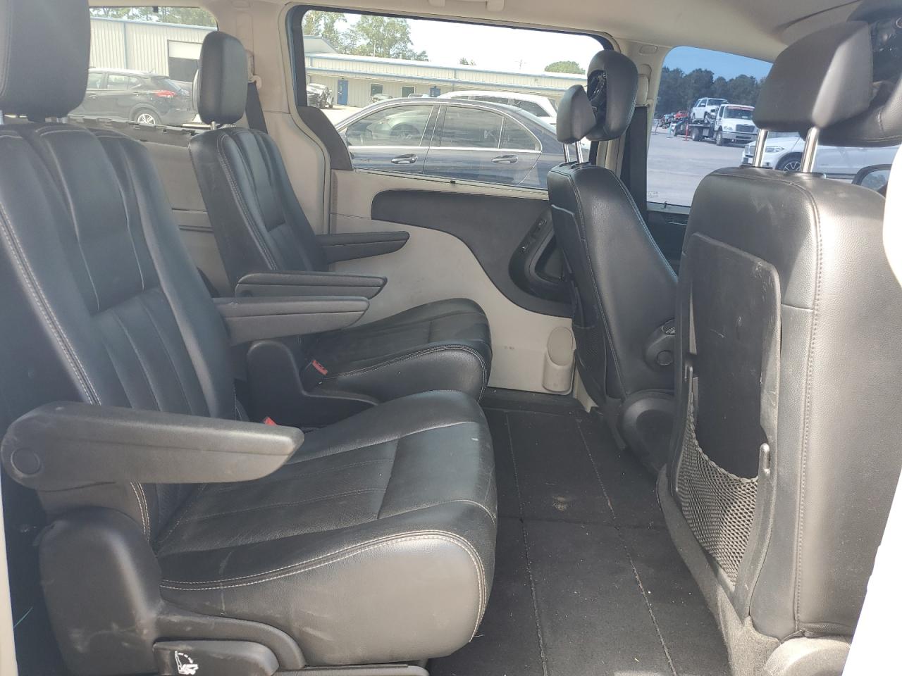 2011 Chrysler Town & Country Touring L VIN: 2A4RR8DG1BR782718 Lot: 84973865